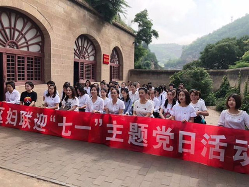 追寻红色记忆 关爱留守儿童