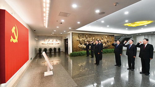 习近平:努力造就一支忠诚干净担当的高素质干部队伍