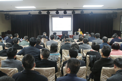 认真学习贯彻《准则》《条例》坚决把纪律和规矩挺在前面