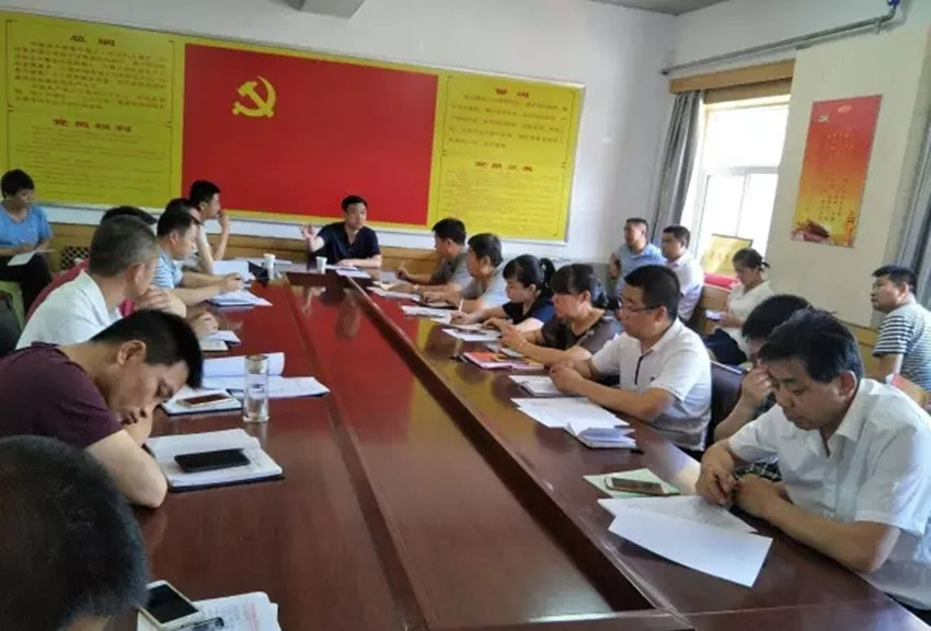 安塞区金明街道办召开学习贯彻落实深度贫困地区脱贫攻坚座谈会精神暨全办脱贫攻坚推进会