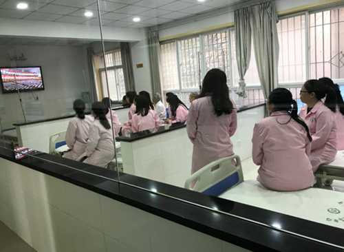 宝塔区妇联组织收看党的十九大开幕式