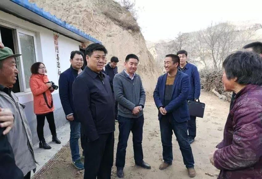 安塞区委书记吴聪聪到金明街道办调研指导脱贫攻坚工作