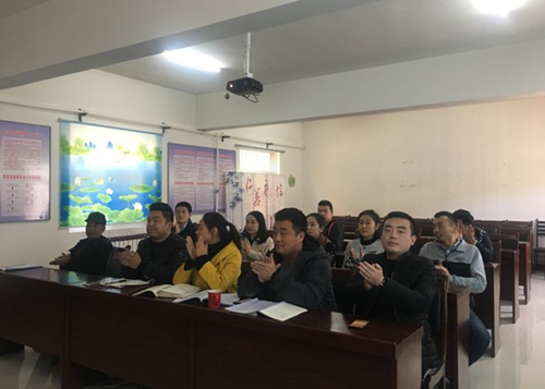 宝塔区南市街道市场沟社区开展“学习十九大,立足在岗位”主题演讲会