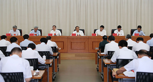 杨晓渡：提高政治站位 深化专项治理 为打赢脱贫攻坚战提供坚强纪律保障
